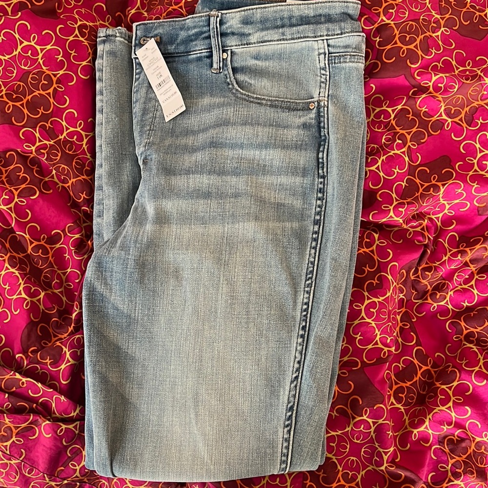 *NWT* High Rise Everyday Soft Slim Crop Denim